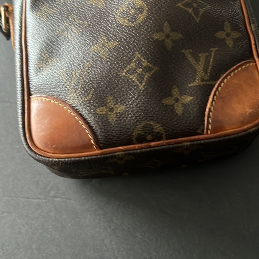 Louis Vuitton Danube Crossbody Handbag - Picture 4 of 9